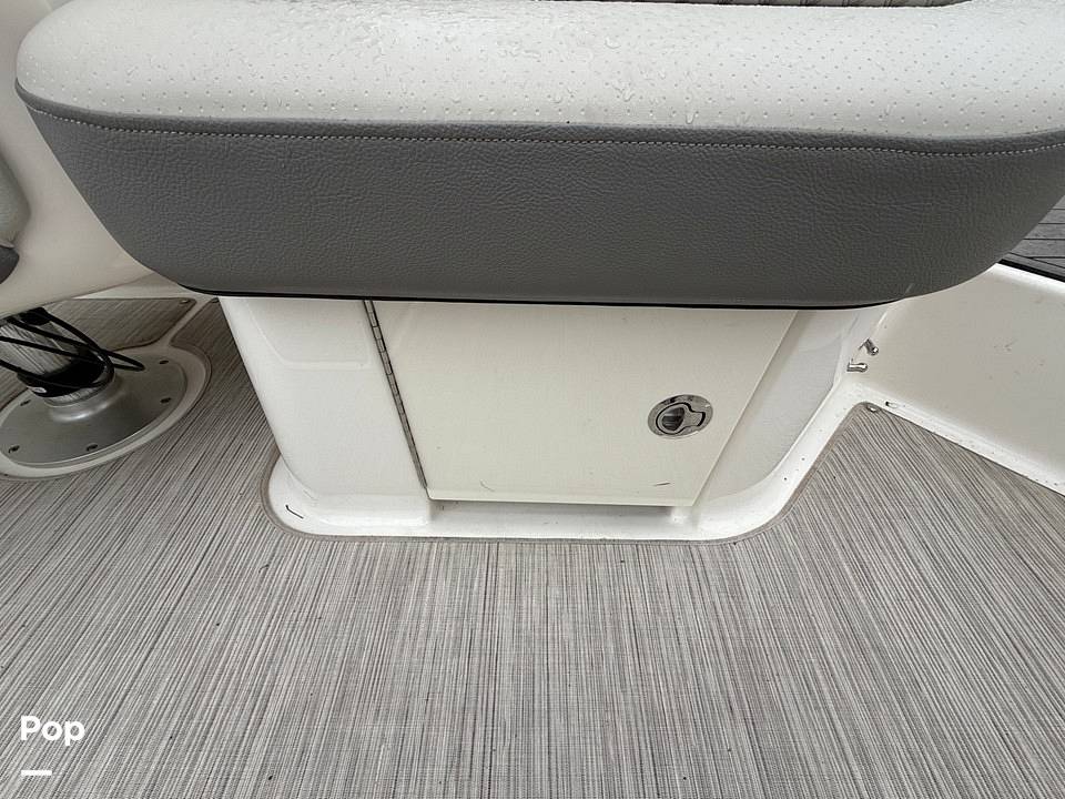 Slide: The Image of Sea Ray SLX 230 2020 - 15507986