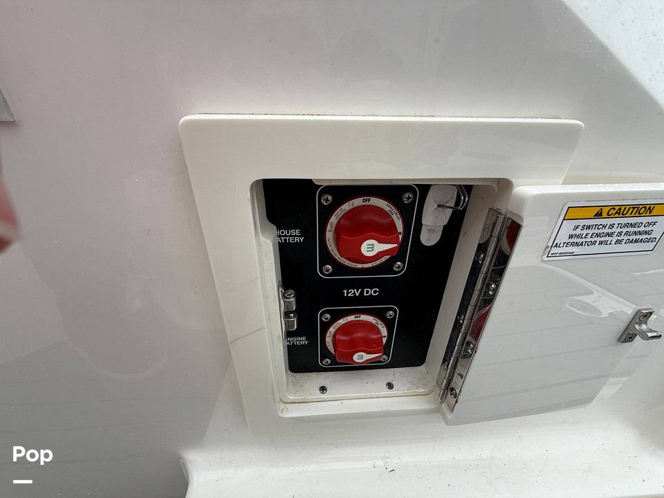 Slide: The Image of Sea Ray SLX 230 2020 - 15507988