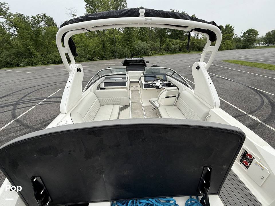 Slide: The Image of Sea Ray SLX 230 2020 - 15507992