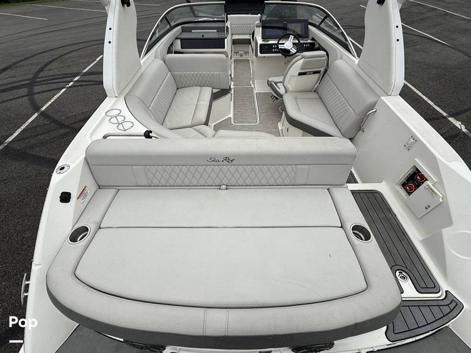 Slide: The Image of Sea Ray SLX 230 2020 - 15507993