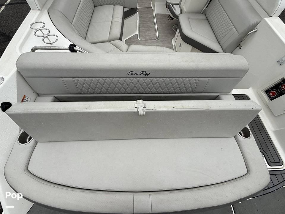 Slide: The Image of Sea Ray SLX 230 2020 - 15507994