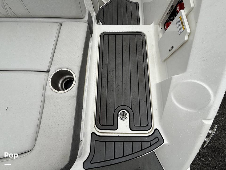 Slide: The Image of Sea Ray SLX 230 2020 - 15507995