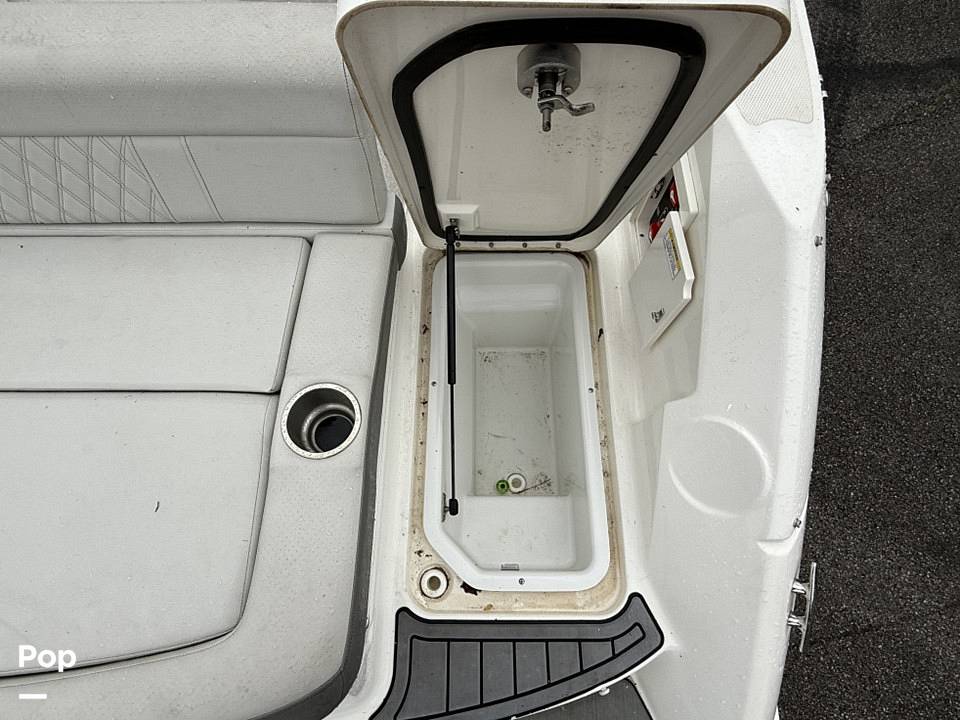 Slide: The Image of Sea Ray SLX 230 2020 - 15507996