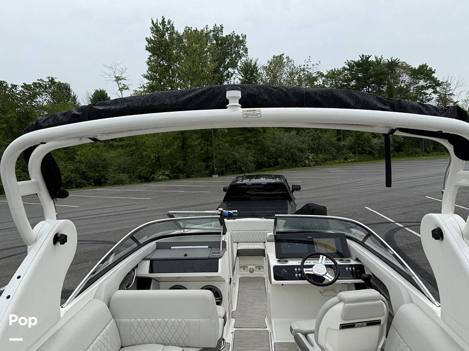 Slide: The Image of Sea Ray SLX 230 2020 - 15507997