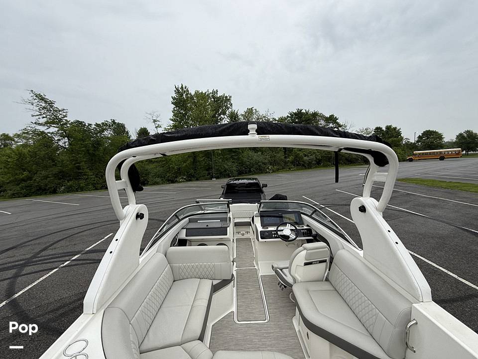 Slide: The Image of Sea Ray SLX 230 2020 - 15507999