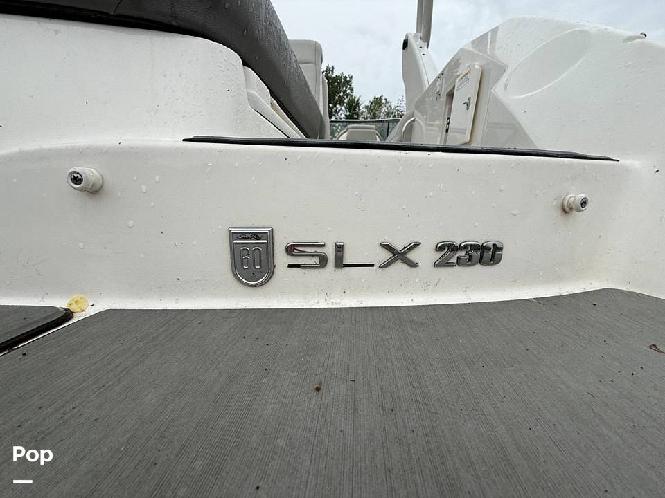 Slide: The Image of Sea Ray SLX 230 2020 - 15508000