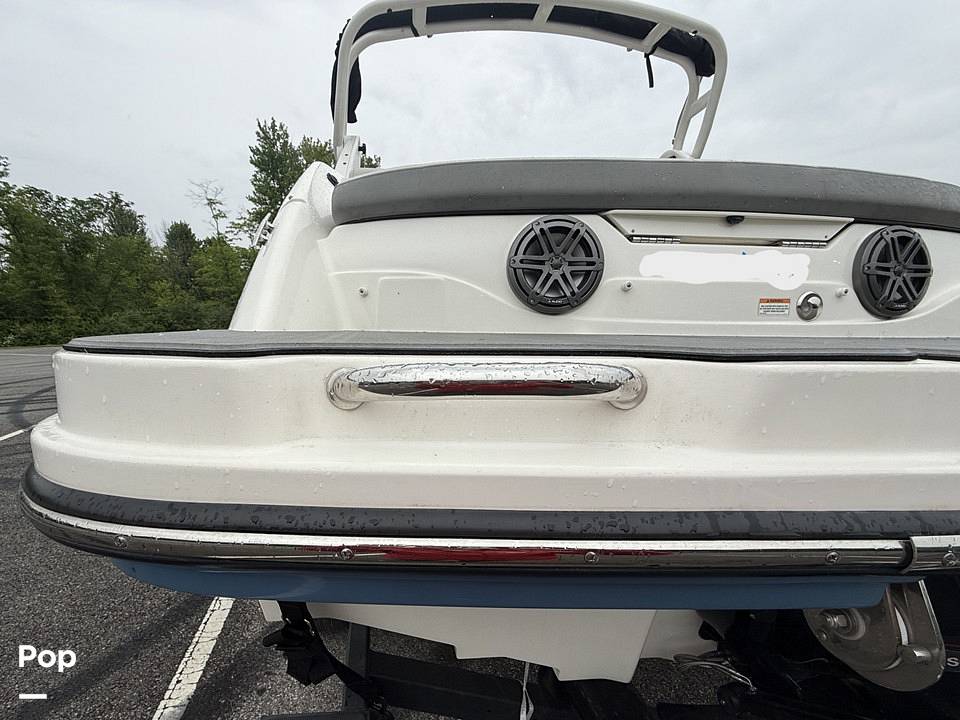 Slide: The Image of Sea Ray SLX 230 2020 - 15508002