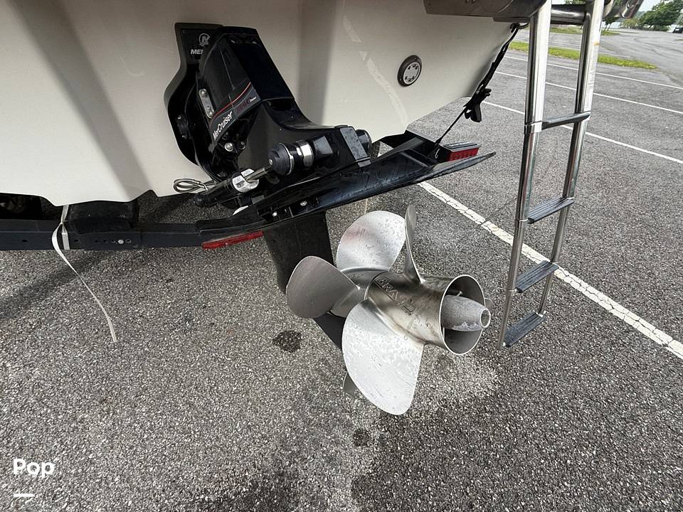 Slide: The Image of Sea Ray SLX 230 2020 - 15508003