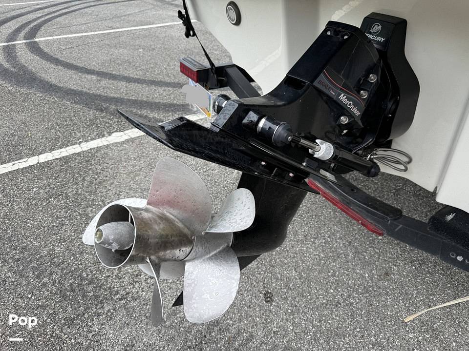 Slide: The Image of Sea Ray SLX 230 2020 - 15508006