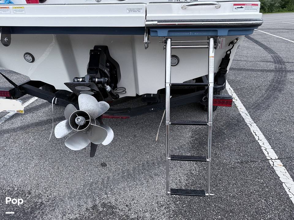 Slide: The Image of Sea Ray SLX 230 2020 - 15508010