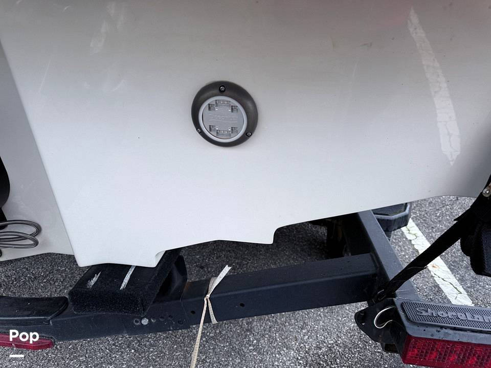 Slide: The Image of Sea Ray SLX 230 2020 - 15508012