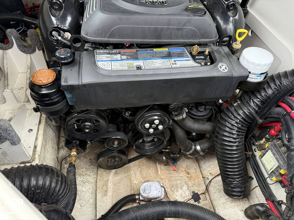 Slide: The Image of Sea Ray SLX 230 2020 - 15508018