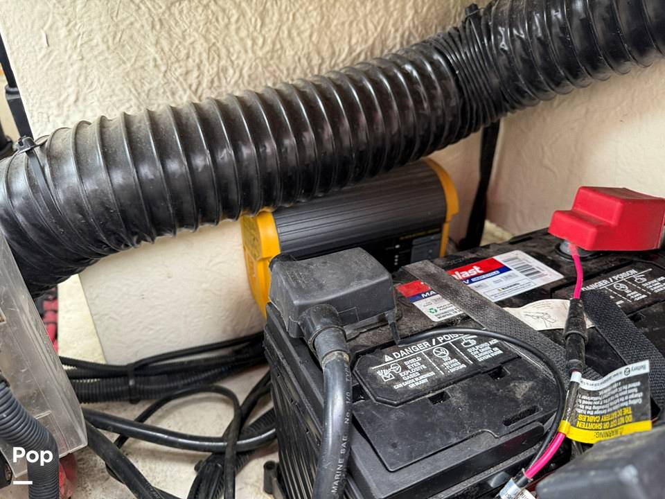 Slide: The Image of Sea Ray SLX 230 2020 - 15508024