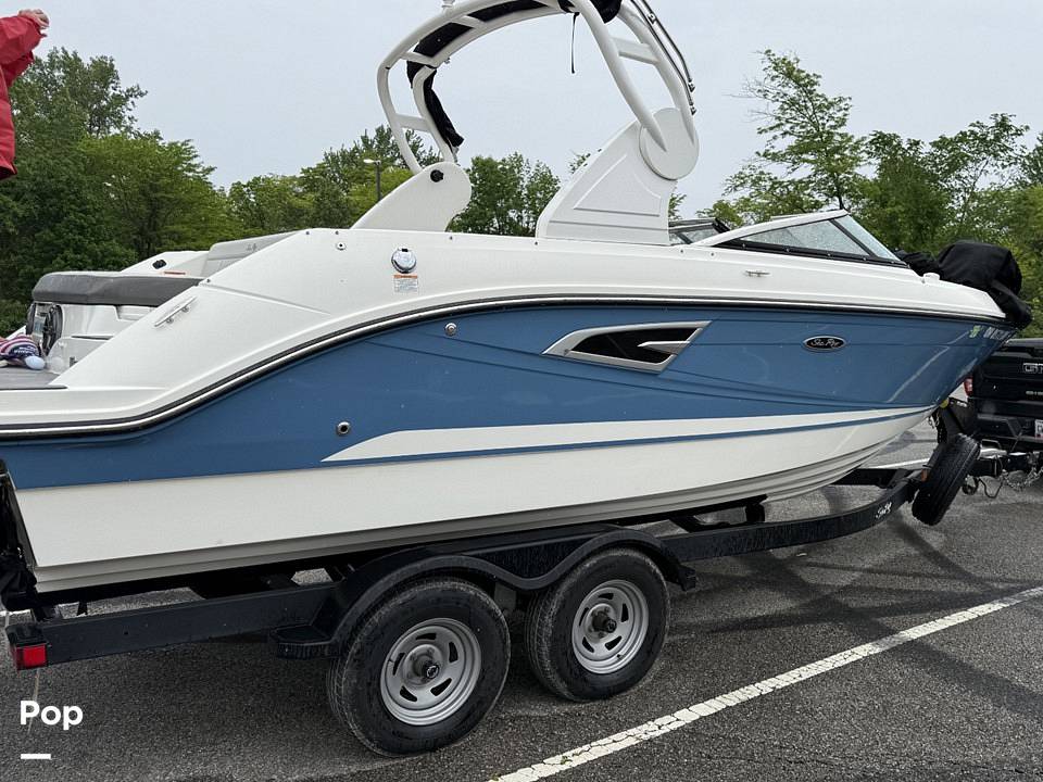 Slide: The Image of Sea Ray SLX 230 2020 - 15508026