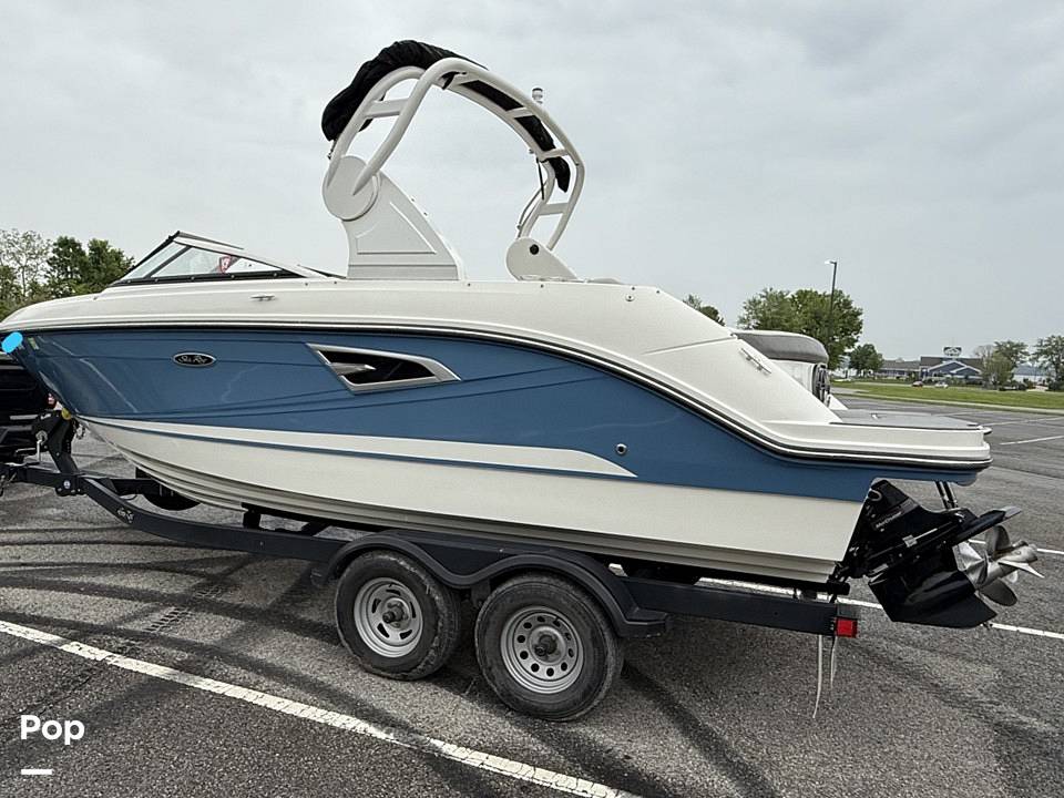 Slide: The Image of Sea Ray SLX 230 2020 - 15508028