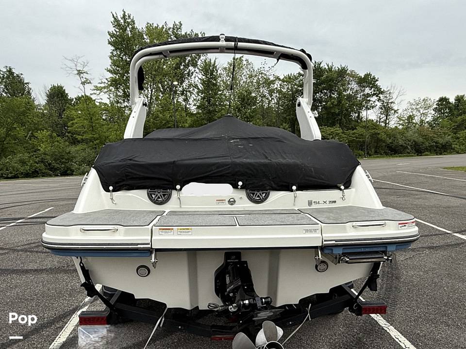 Slide: The Image of Sea Ray SLX 230 2020 - 15508030