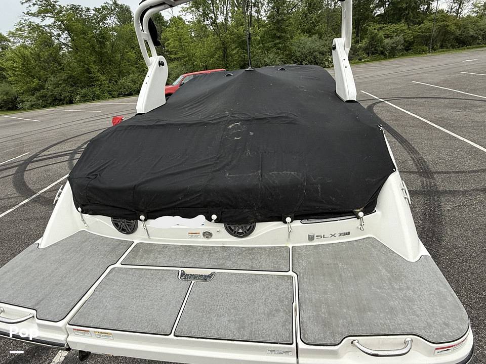 Slide: The Image of Sea Ray SLX 230 2020 - 15508031