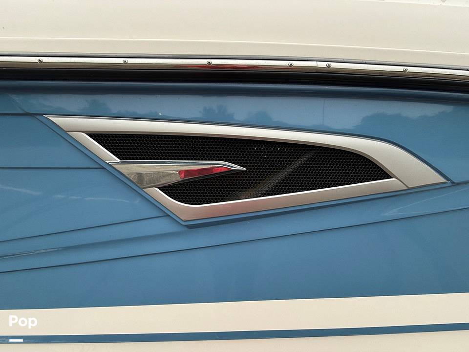 Slide: The Image of Sea Ray SLX 230 2020 - 15508034