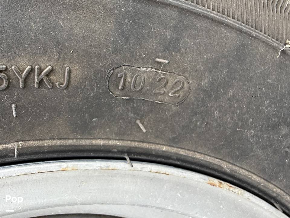 Slide: The Image of Sea Ray SLX 230 2020 - 15508041