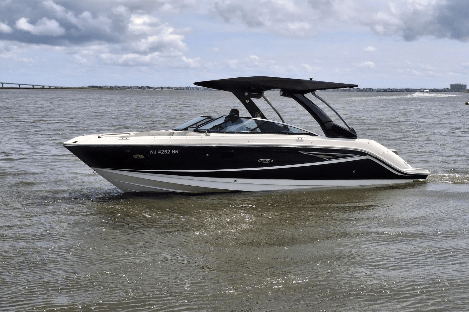 Slide: The Image of Sea Ray SLX 250 2021 - 0