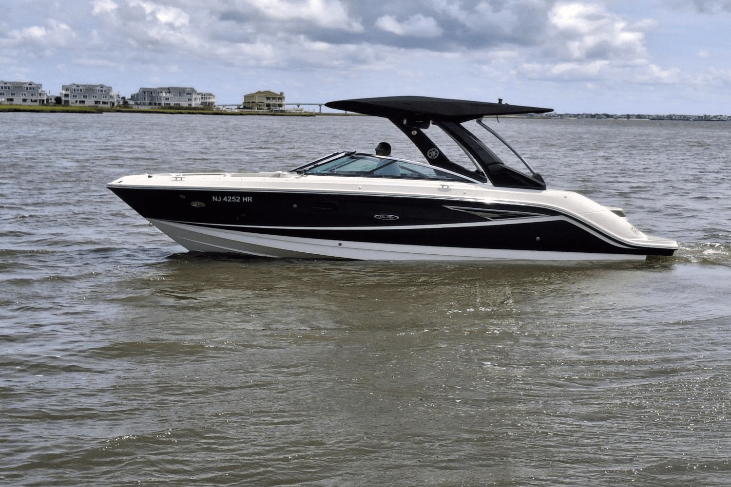 Slide: The Image of Sea Ray SLX 250 2021 - 1