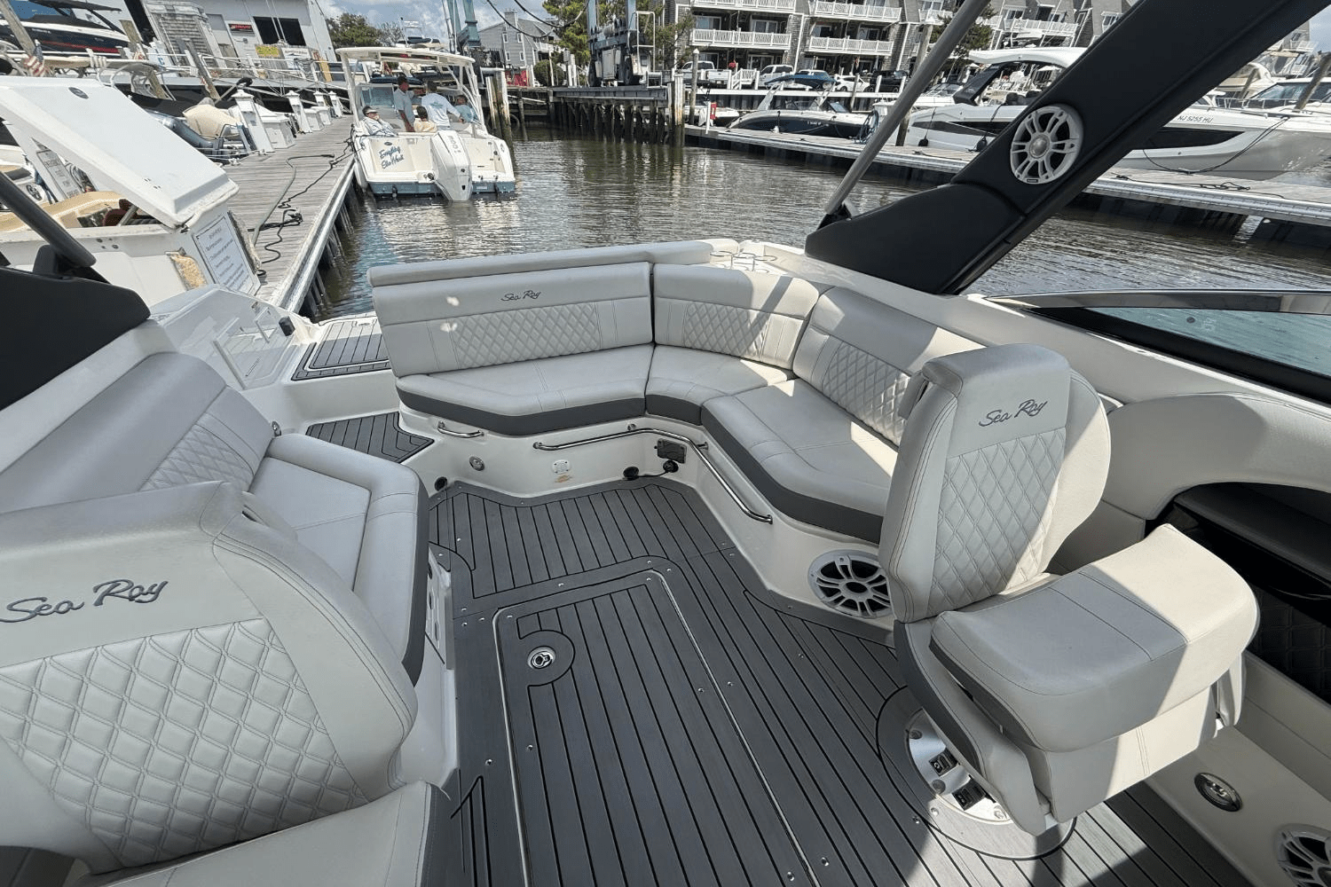 Slide: The Image of Sea Ray SLX 250 2021 - 12