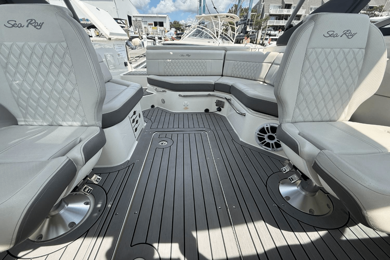 Slide: The Image of Sea Ray SLX 250 2021 - 13