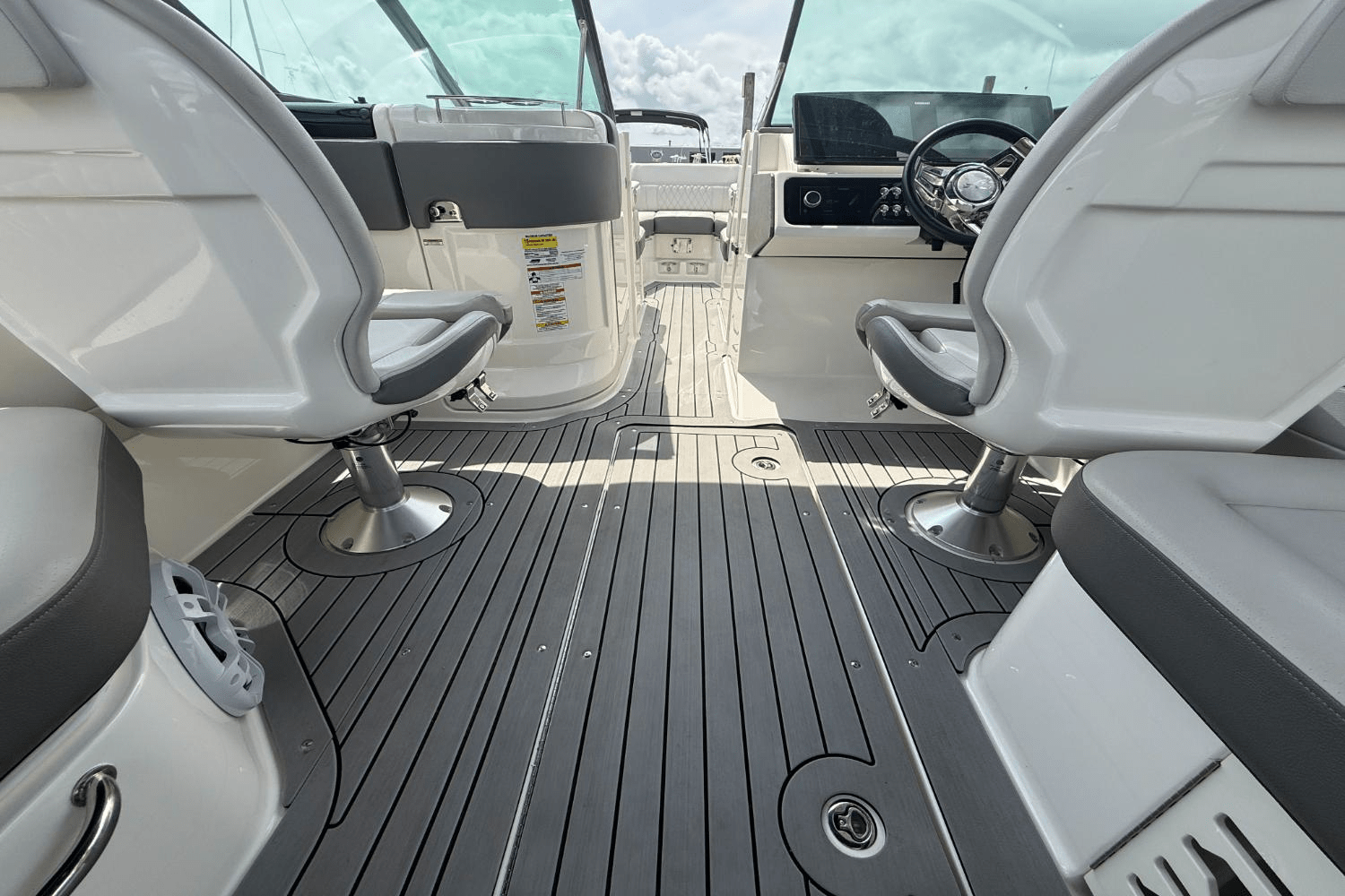 Slide: The Image of Sea Ray SLX 250 2021 - 14