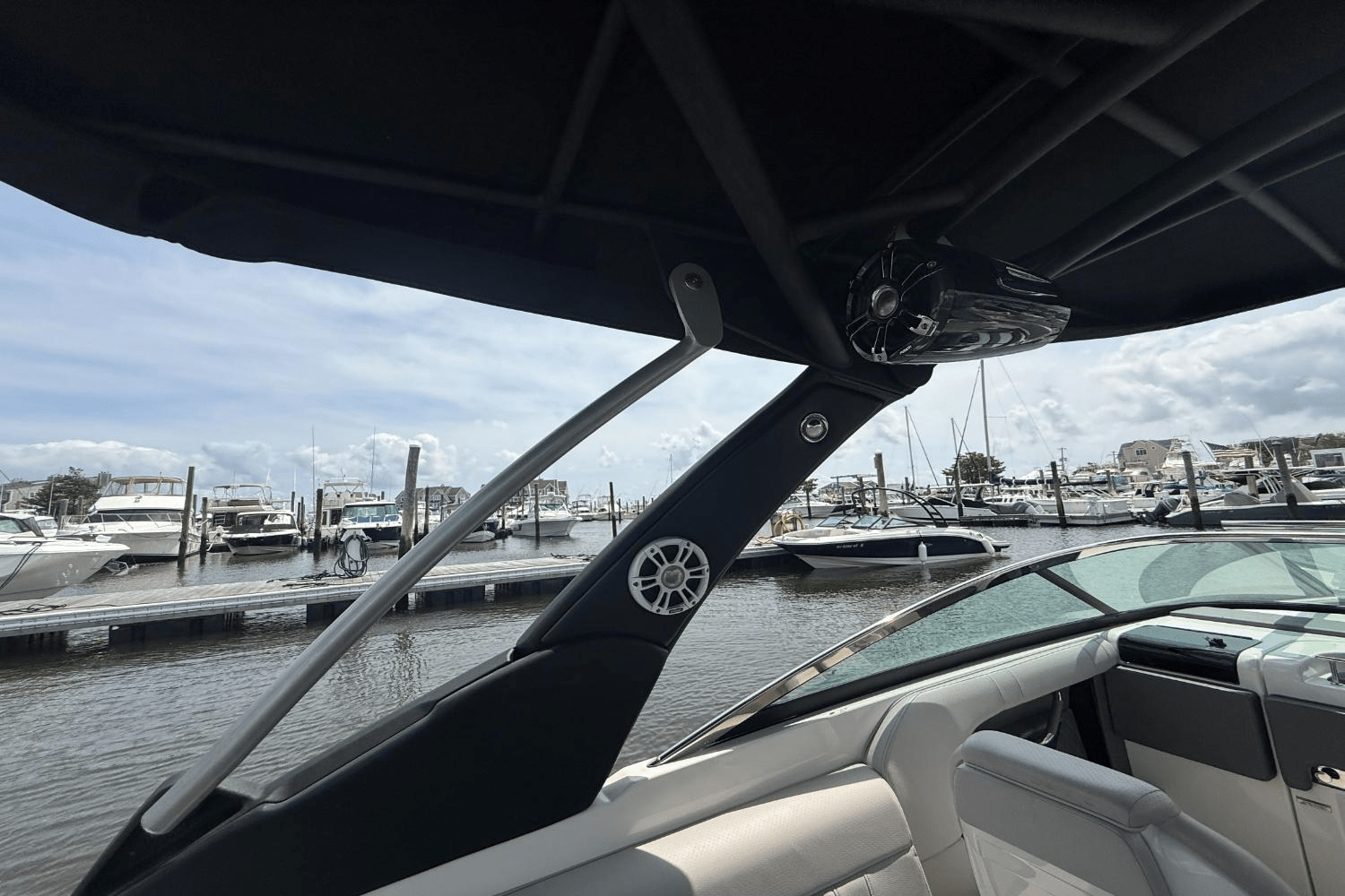 Slide: The Image of Sea Ray SLX 250 2021 - 17