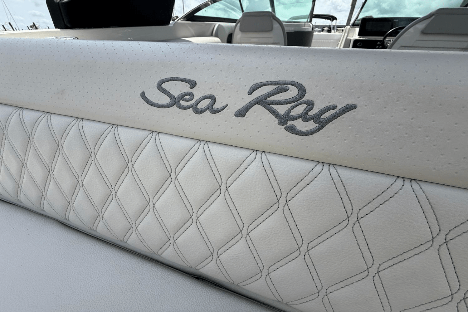 Slide: The Image of Sea Ray SLX 250 2021 - 19