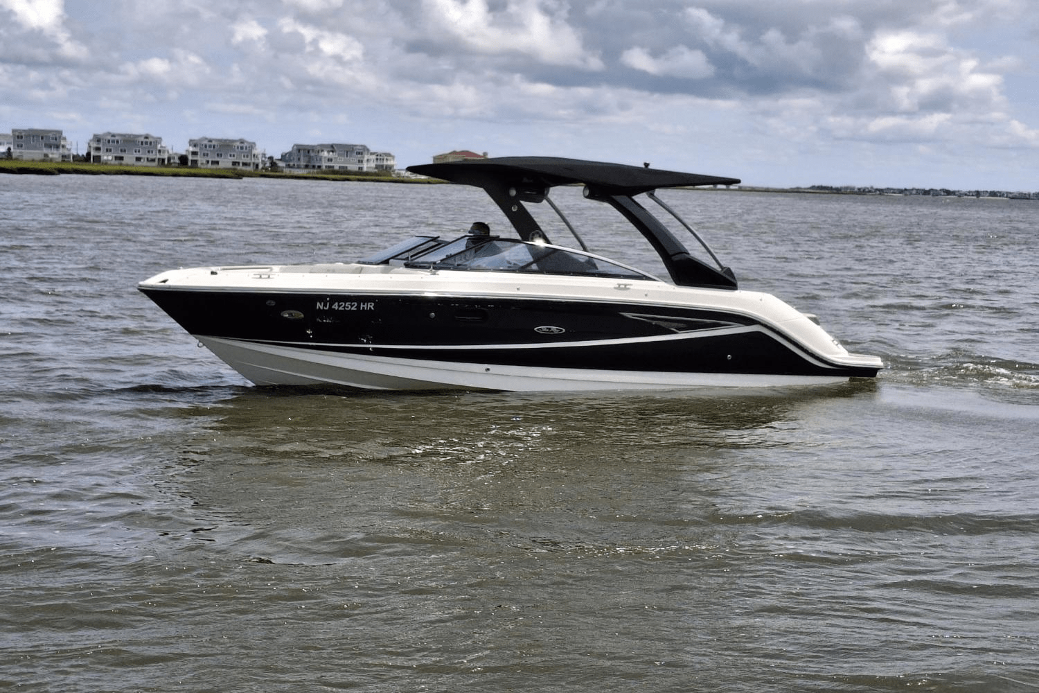 Slide: The Image of Sea Ray SLX 250 2021 - 2