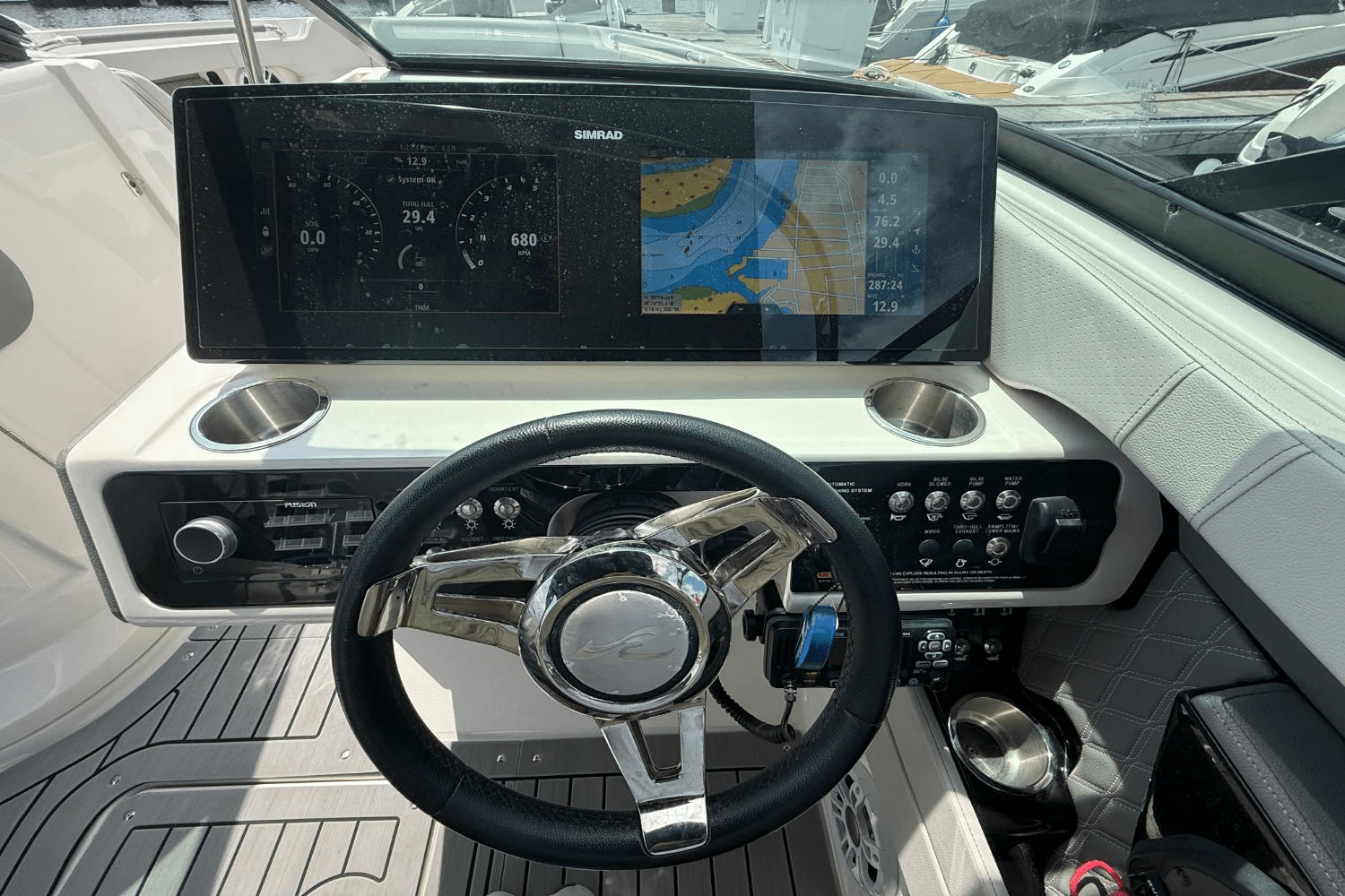 Slide: The Image of Sea Ray SLX 250 2021 - 24