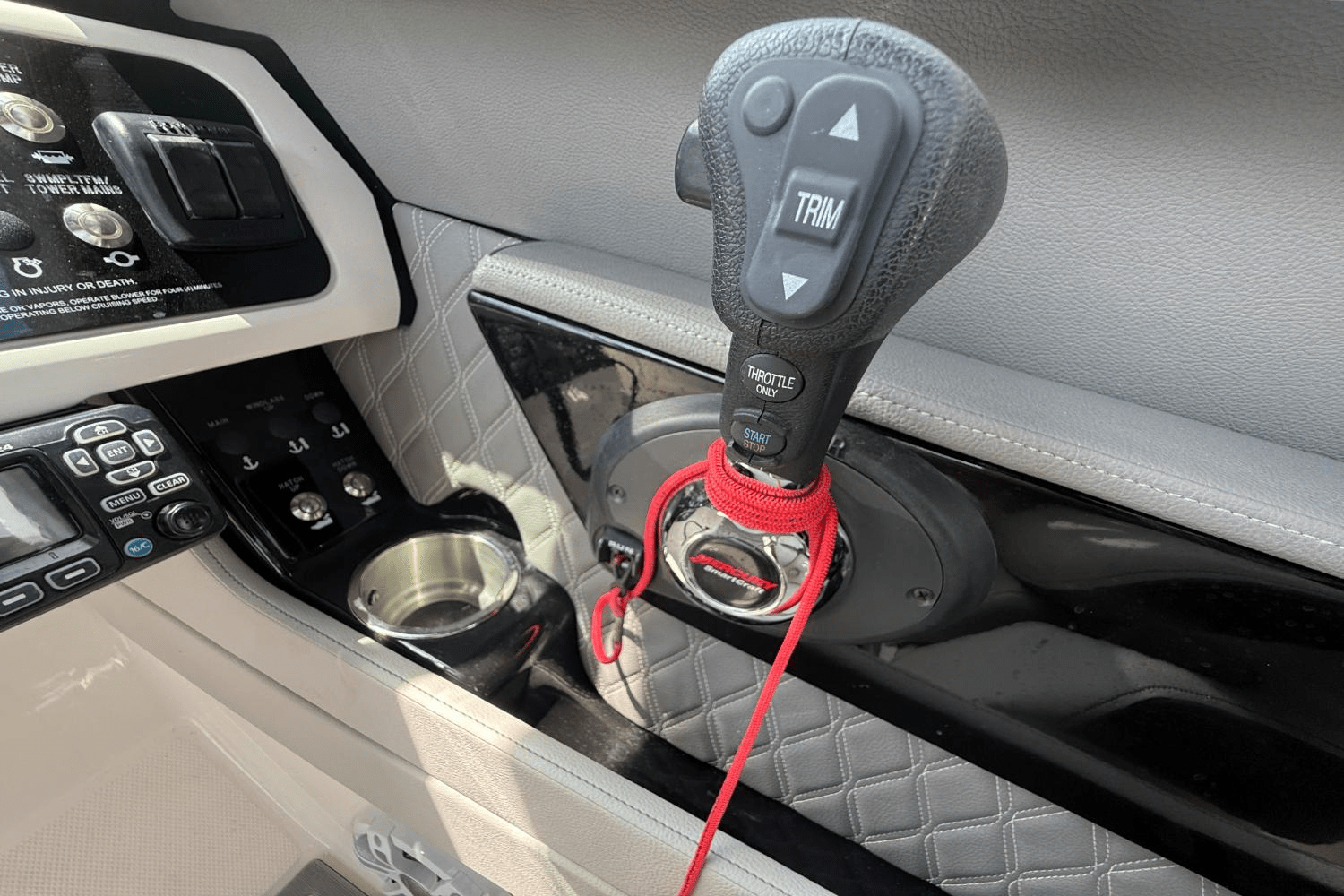 Slide: The Image of Sea Ray SLX 250 2021 - 25