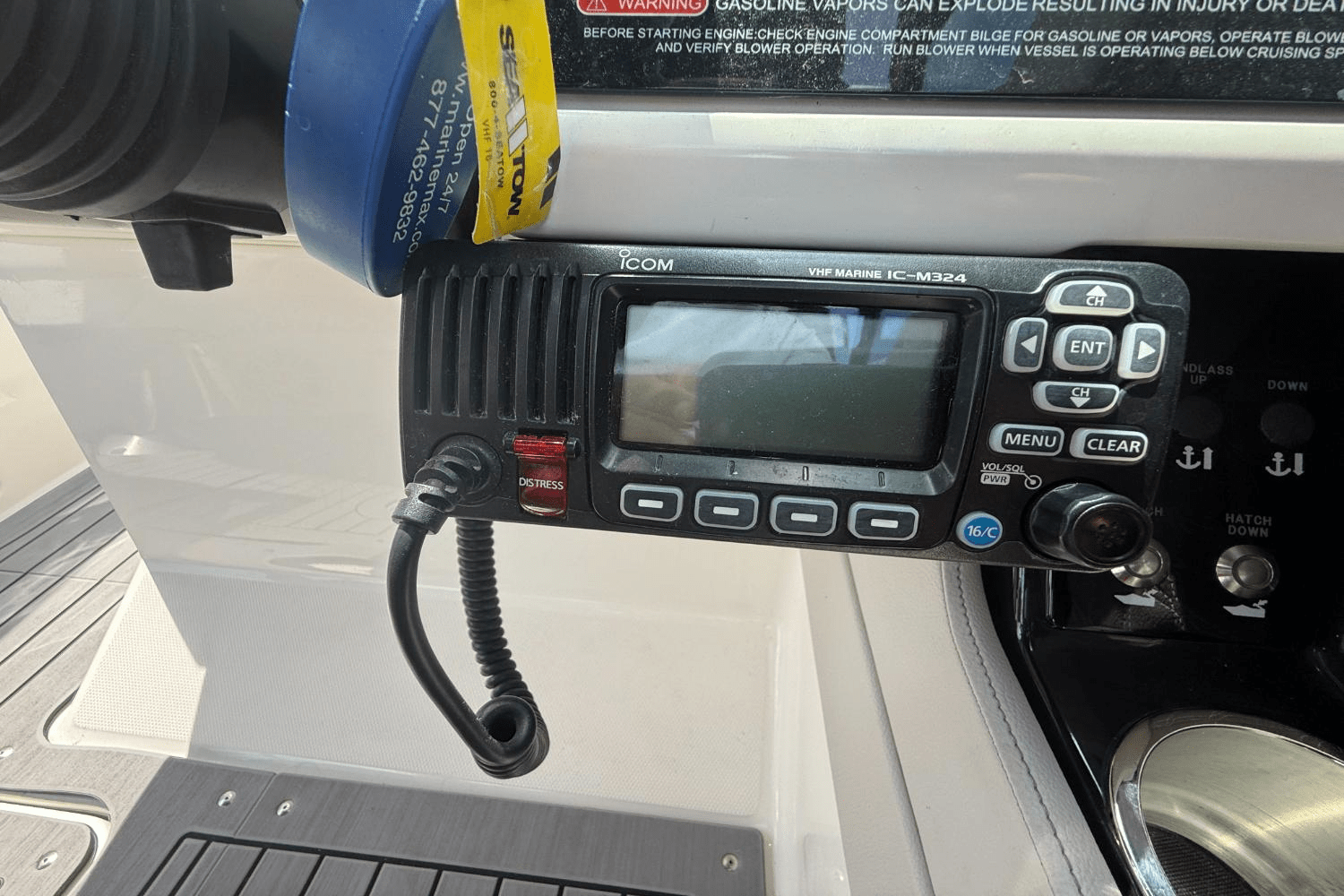 Slide: The Image of Sea Ray SLX 250 2021 - 26