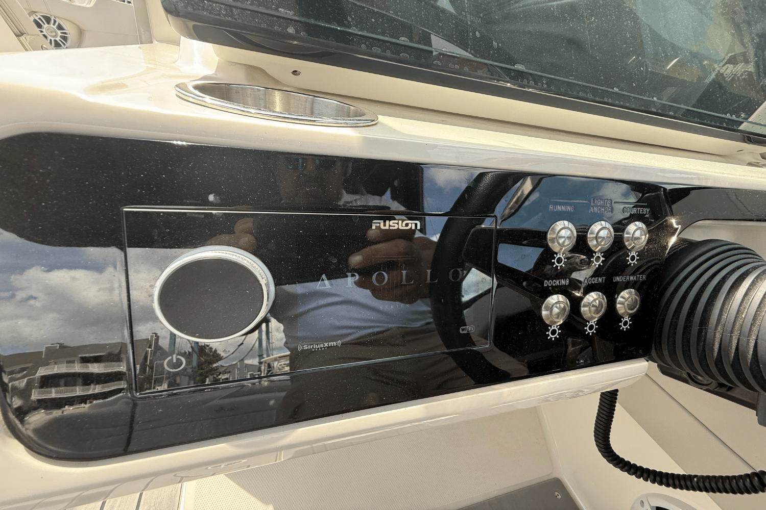 Slide: The Image of Sea Ray SLX 250 2021 - 28