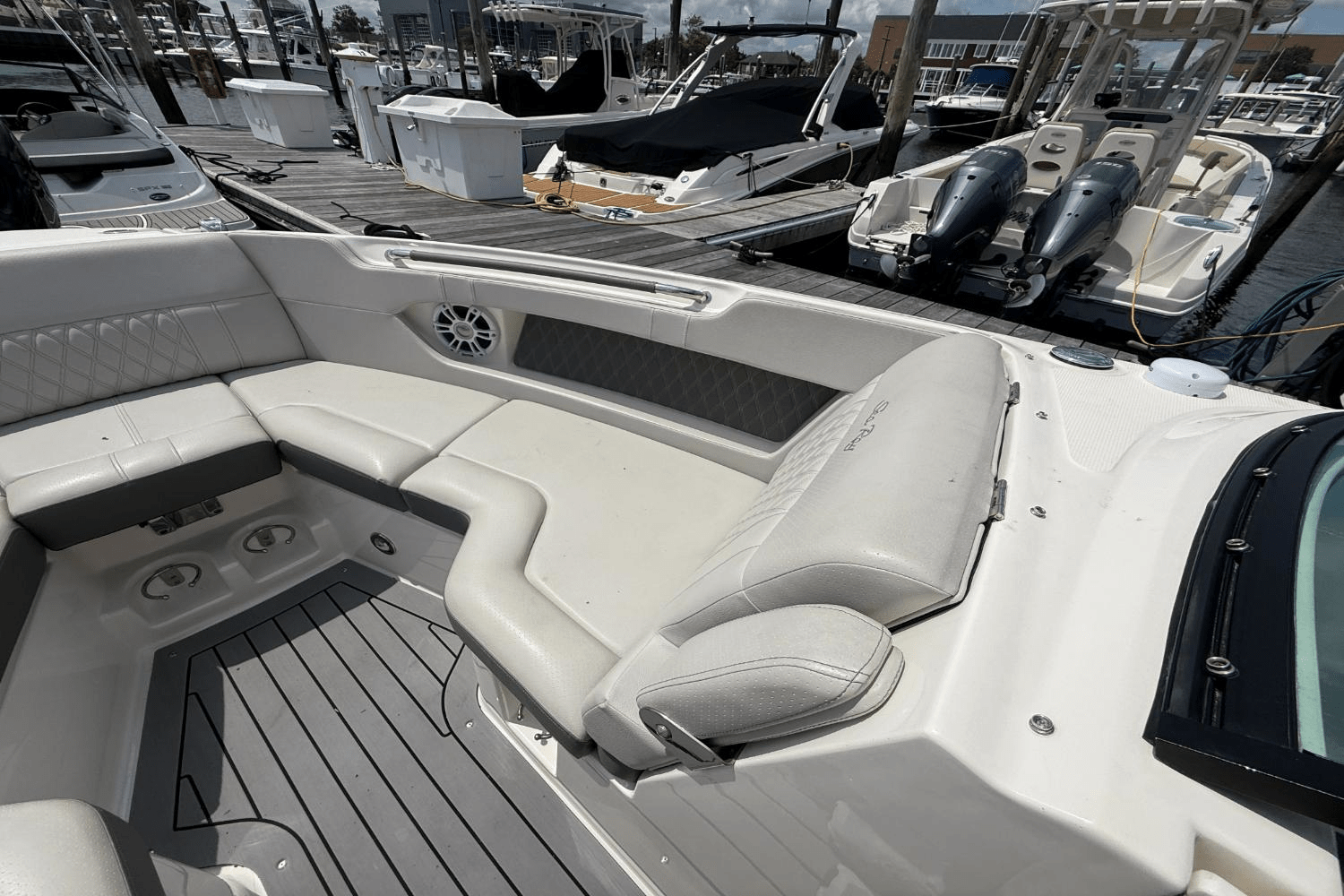 Slide: The Image of Sea Ray SLX 250 2021 - 29