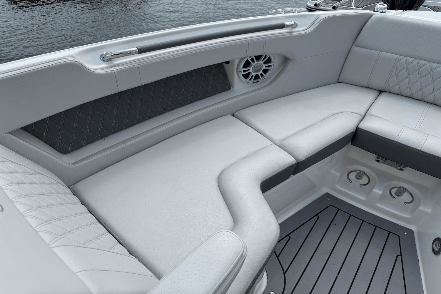 Slide: The Image of Sea Ray SLX 250 2021 - 30