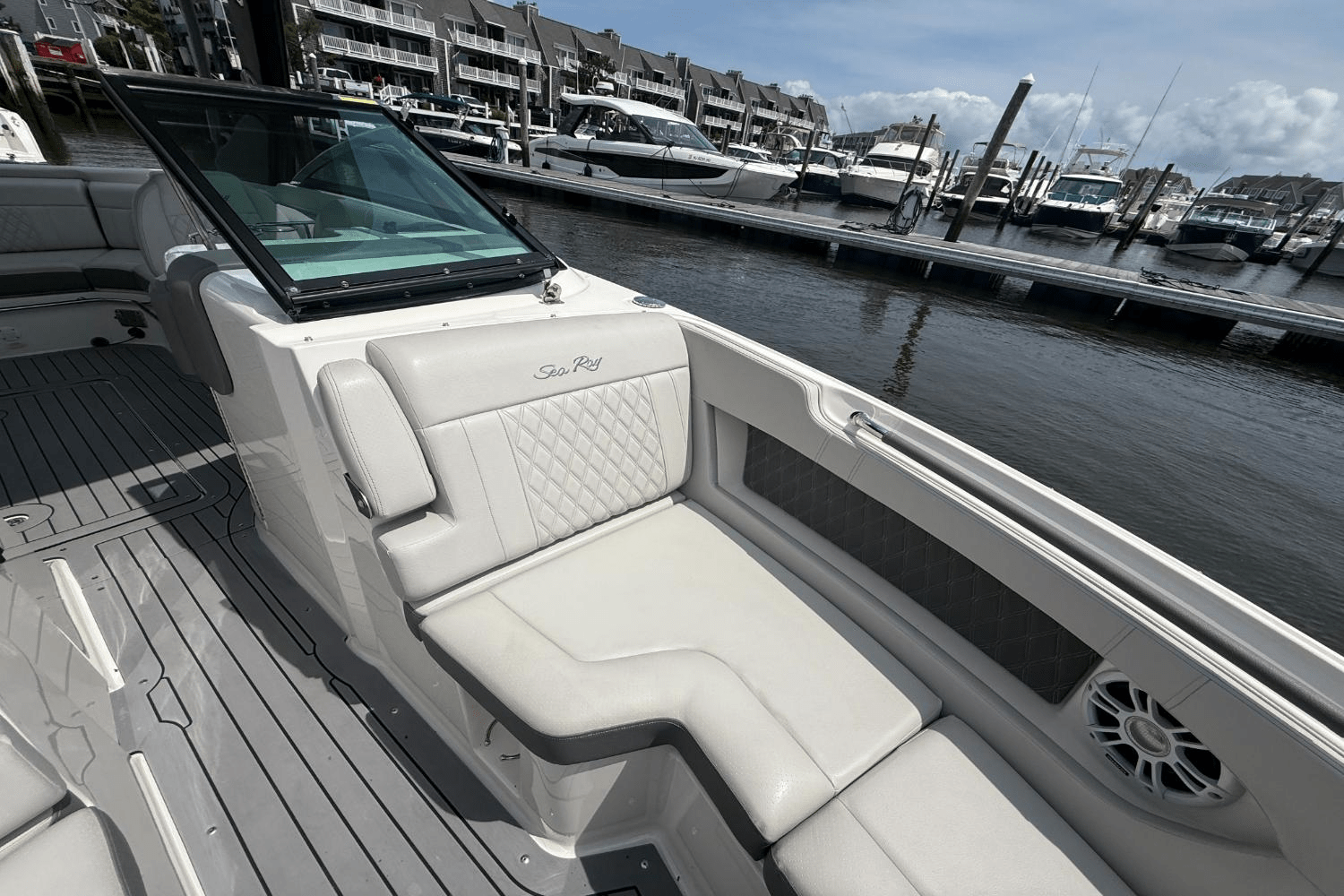 Slide: The Image of Sea Ray SLX 250 2021 - 31