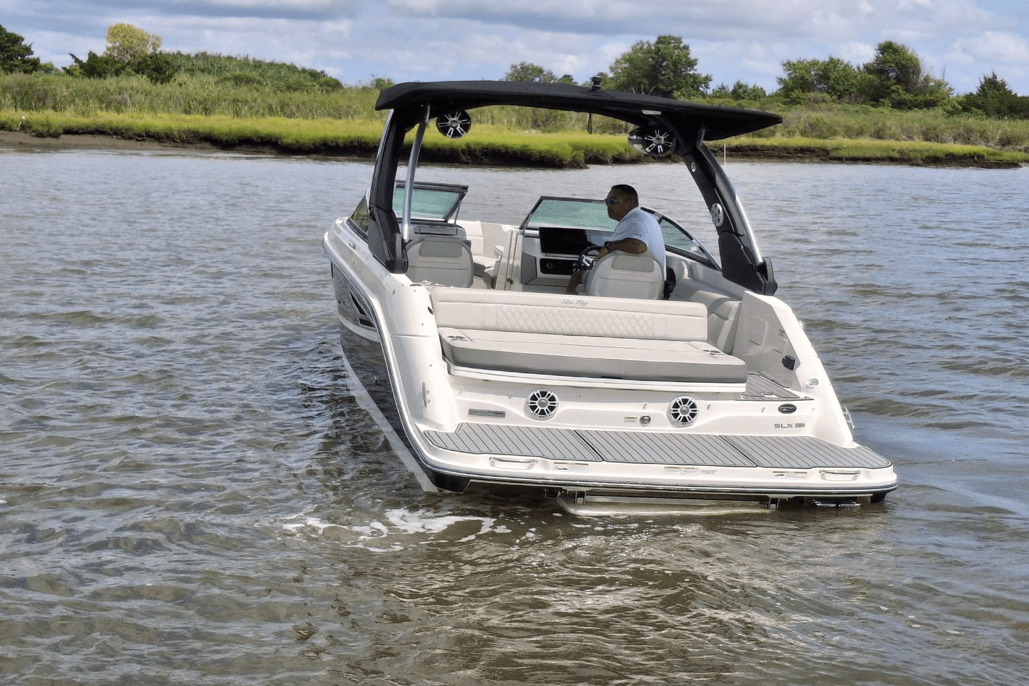 Slide: The Image of Sea Ray SLX 250 2021 - 6