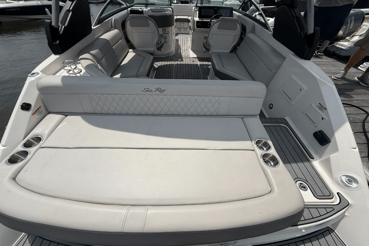 Slide: The Image of Sea Ray SLX 250 2021 - 7