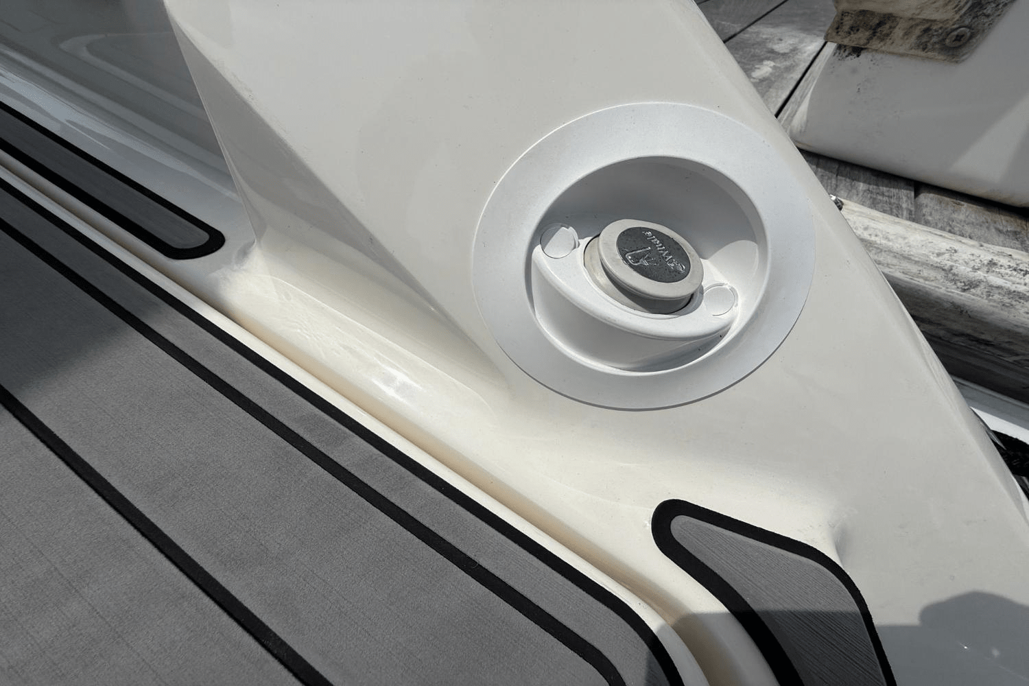 Slide: The Image of Sea Ray SLX 250 2021 - 9