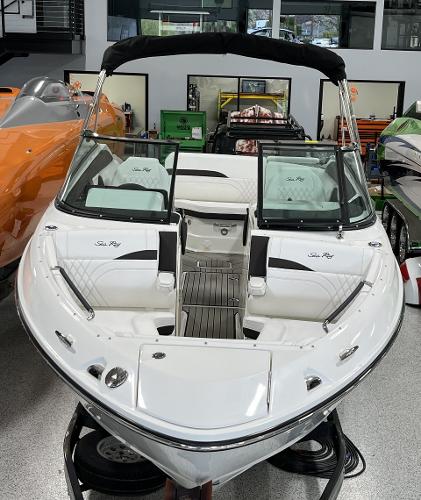 Slide: The Image of 2024 Sea Ray SLX 260 boat in showroom, front view. - 78