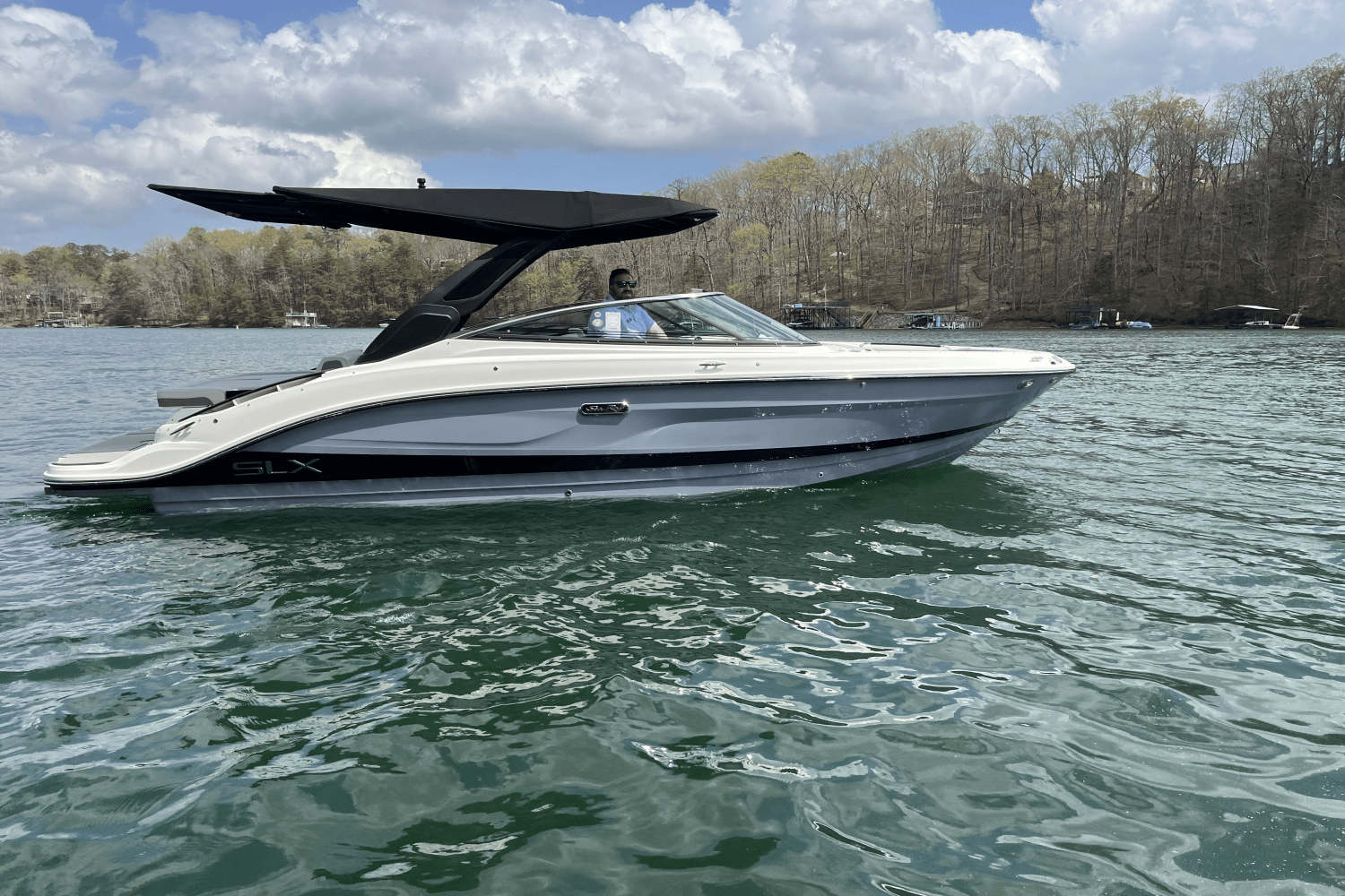Slide: The Image of Sea Ray SLX 260 2025 - 11