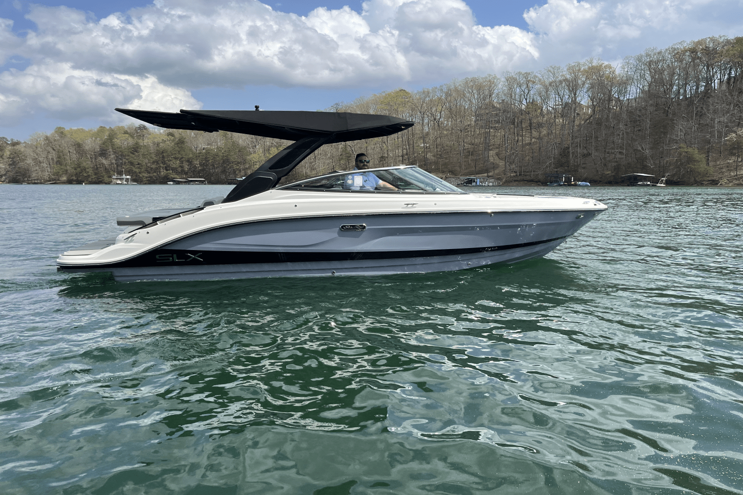 Slide: The Image of Sea Ray SLX 260 2025 - 12