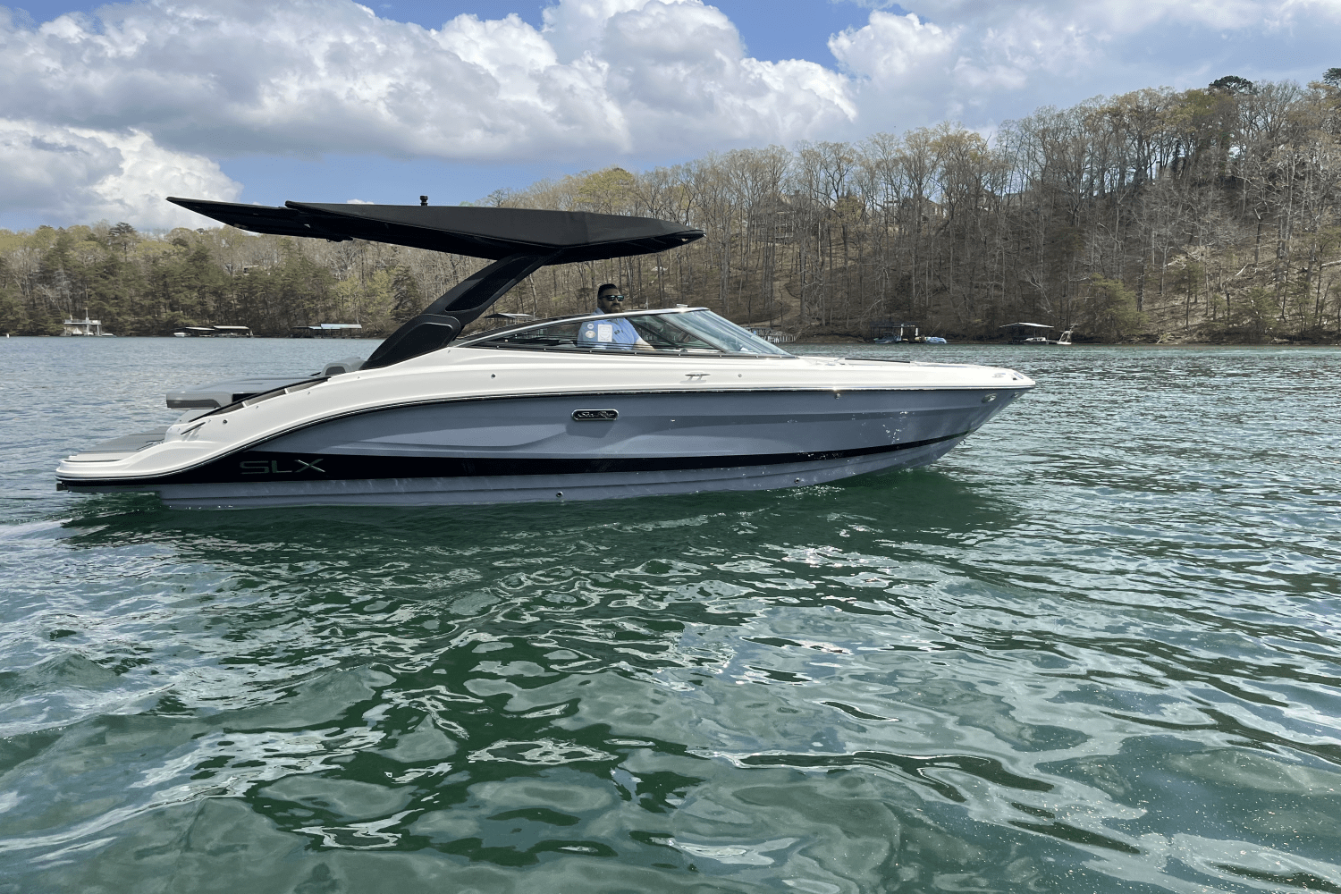 Slide: The Image of Sea Ray SLX 260 2025 - 13