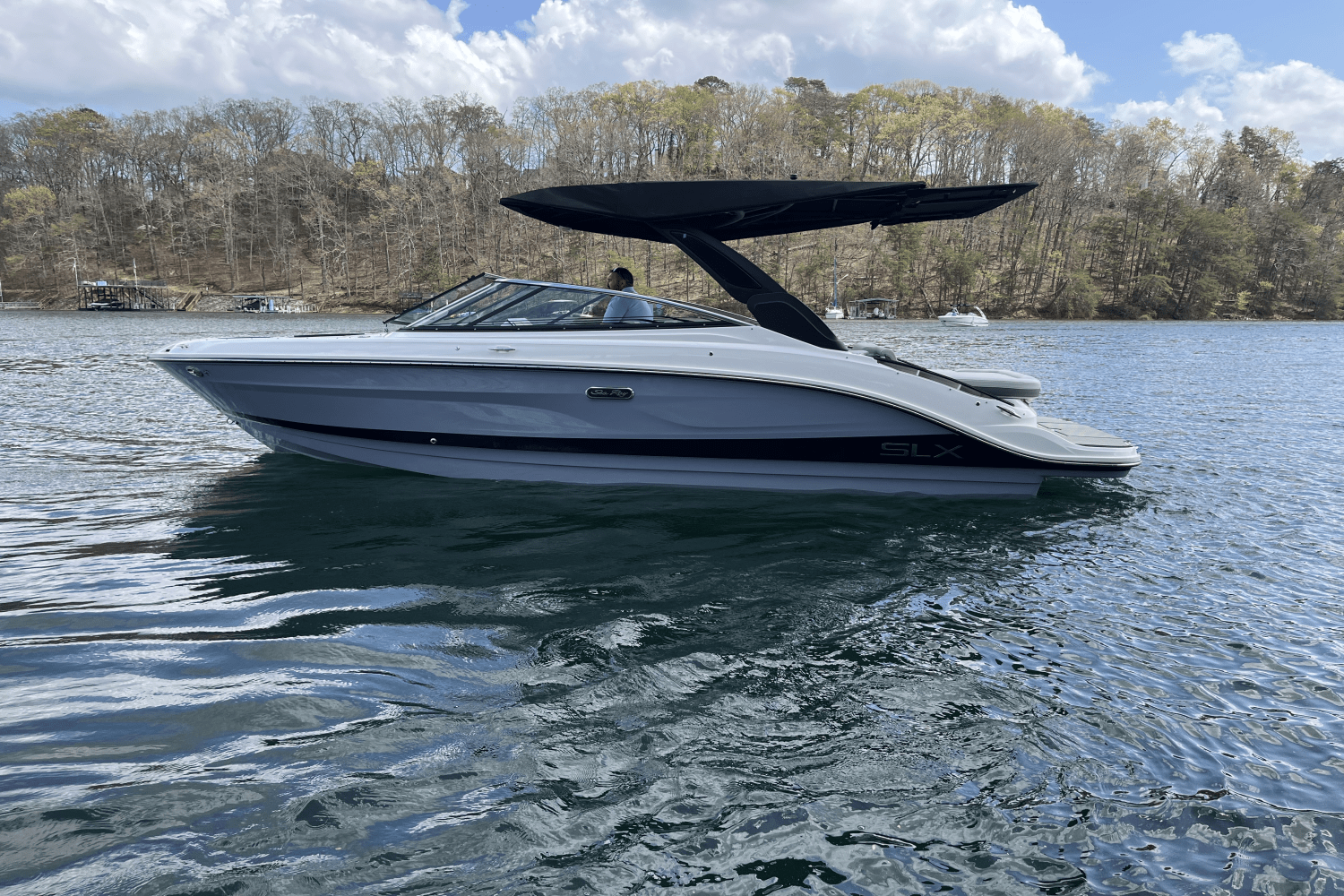 Slide: The Image of Sea Ray SLX 260 2025 - 2