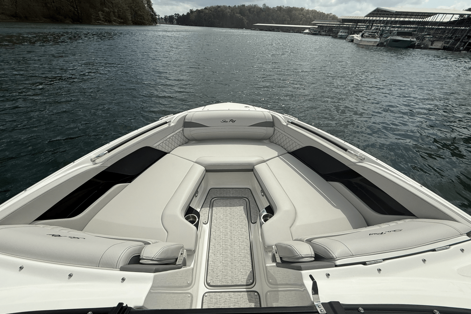 Slide: The Image of Sea Ray SLX 260 2025 - 20