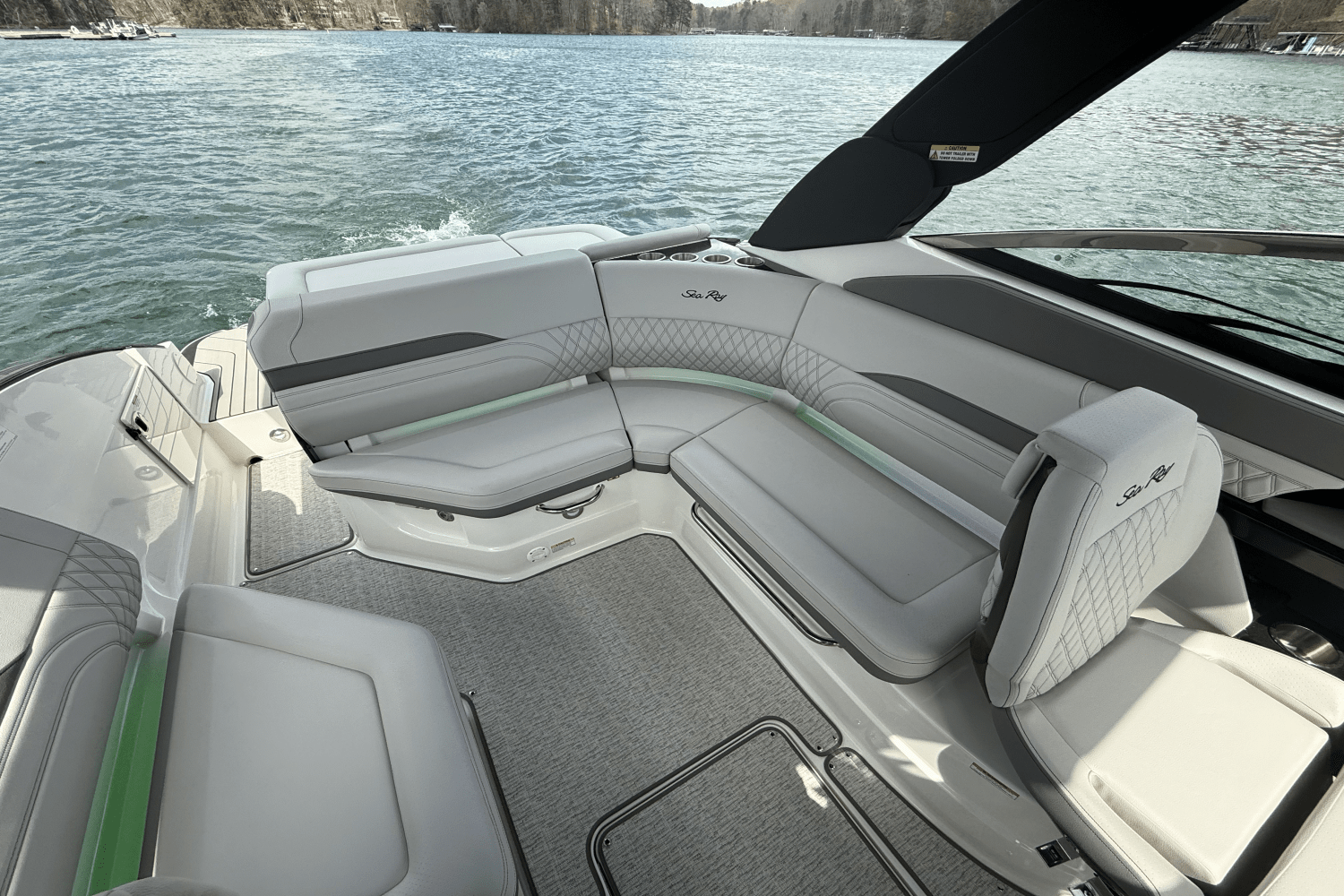 Slide: The Image of Sea Ray SLX 260 2025 - 22