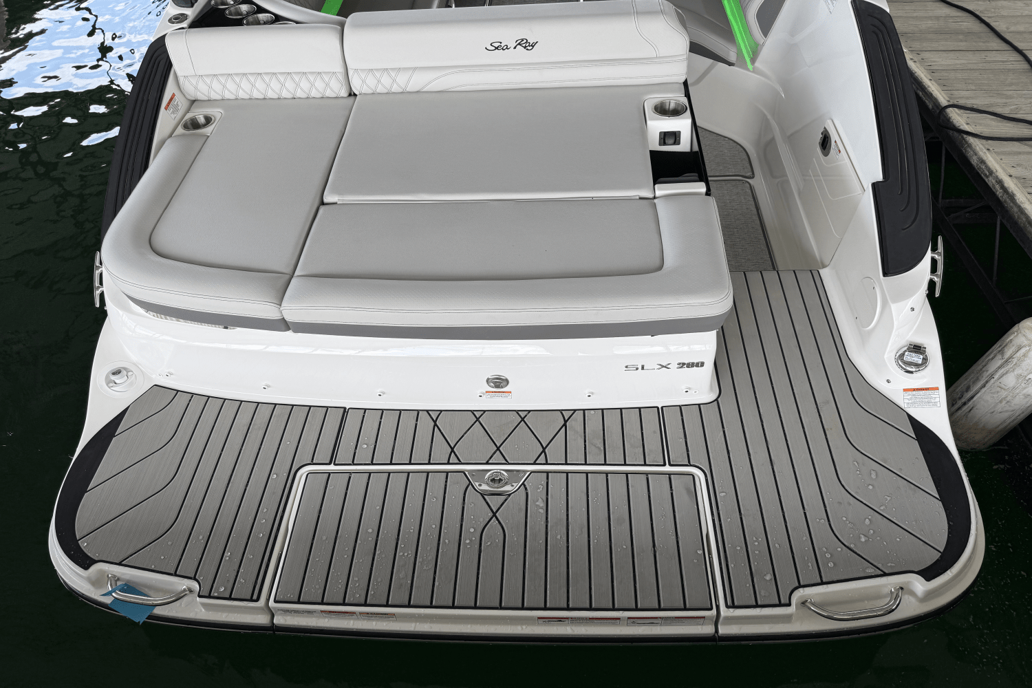 Slide: The Image of Sea Ray SLX 260 2025 - 35