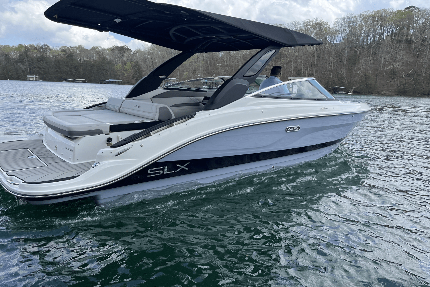 Slide: The Image of Sea Ray SLX 260 2025 - 6